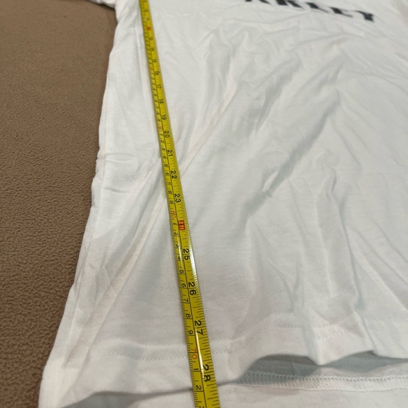 Oakley NWT white XXL t-shirt with camo graphic logo - Picture 8 of 8